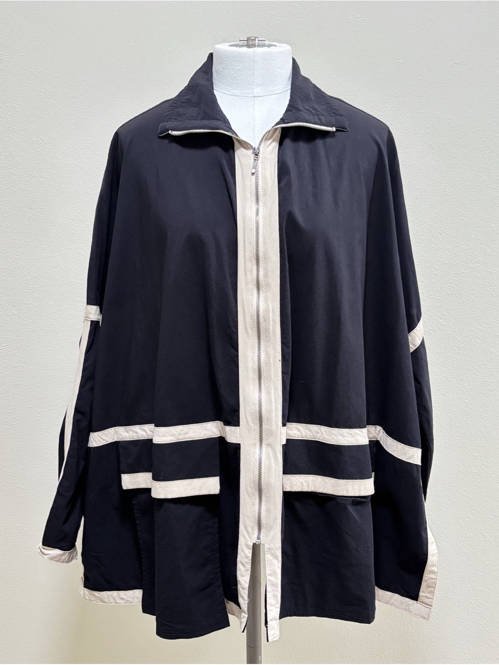 Marla Wynne Size Small Black Beige Long Sleeve Poncho Jacket